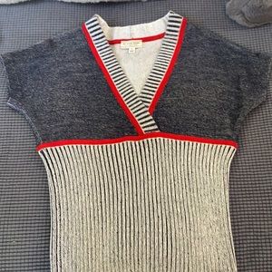 St. John collection beautiful knit short sleeve top